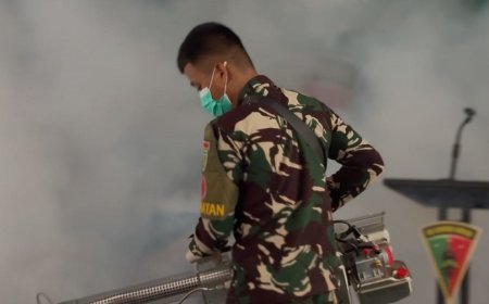 Cegah Malaria, Yonif TP 860/NSK Lakukan Fogging di Lingkungan Pangkalan