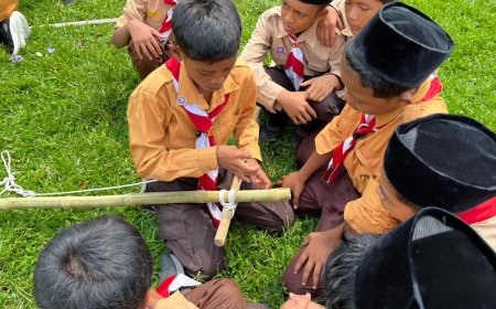 Yonif TP 860/NSK Latih Kepramukaan dan Wawasan Kebangsaan Siswa MTs Ma’arif NU Waropen