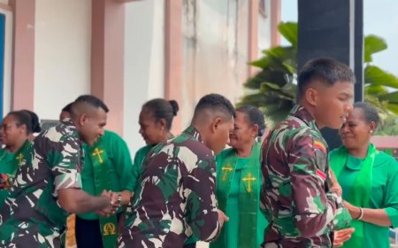 LONCENG, Prajurit Yonif TP 860/NSK Ibadah Bersama Jemaat GKI Betania Waren