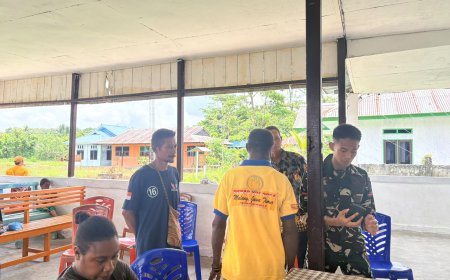 Yonif TP 860/NSK Dampingi Warga Waropen dalam Pendataan Bansos Digital