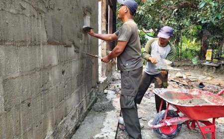 Satgas TMMD ke-130 Kodim Jayapura Fokus Plesteran Dinding Rumah Warga di Sabron Sari