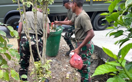 Dari Prajurit hingga Anak Jemaat, Gotong Royong Bersihkan Gereja di Waropen