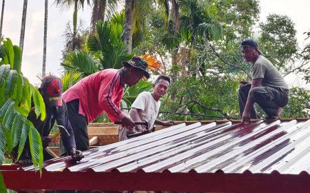 Dari Plesteran hingga Pemasangan Seng, Satgas TMMD Hadirkan Harapan Hunian Layak di Sabron Sari