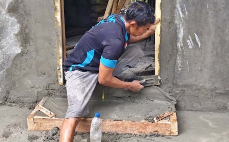 Sabtu di Sabron Sari: Personel TMMD ke-130 Bergerak Rehabilitasi Rumah Warga