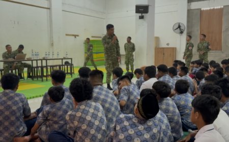 Yonif TP 820/DAAI Edukasi Siswa SMPIT Permata Papua tentang Bahaya Kabut Asap dan Penggunaan Masker