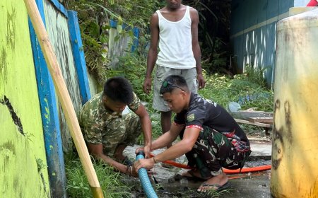 Yonif TP 860/NSK Salurkan 5.000 Liter Air Bersih untuk Gereja GKI Betania Waren