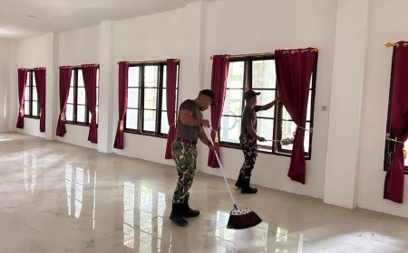 Babinsa Warbah dan Yonif TP 860/NSK Gelar Karya Bakti di Perpustakaan Waropen