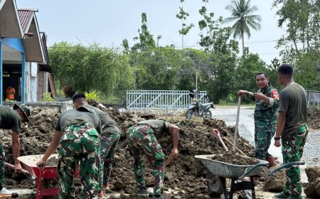 Percepat Pembangunan Masjid Thoriqul Huda, Yonif TP 860/NSK Gelar Karya Bakti