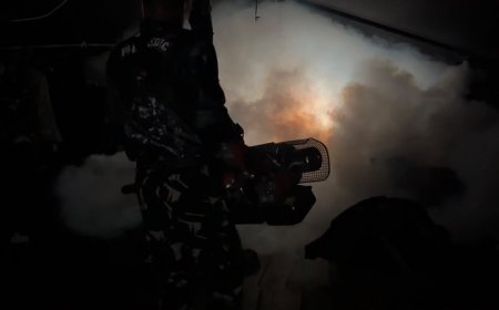 Yonif TP 813/Arweyani Laksanakan Fogging Cegah Penyebaran Malaria di Lereh
