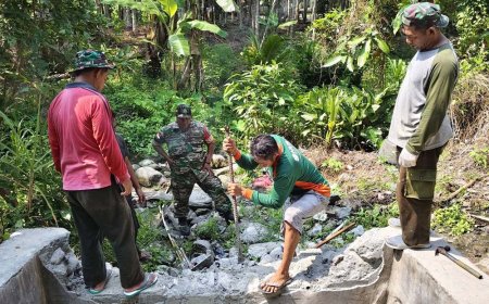 Pembongkaran Bak Air Bersih Jadi Tahap Awal Revitalisasi TMMD di Kampung Sabron Sari