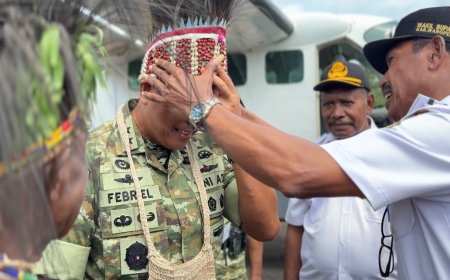 Disambut Tarian Adat Waropen, Pangdam XVII/Cenderawasih Kunjungi Yonif TP 860/NSK dan Tekankan Pengabdian kepada Rakyat