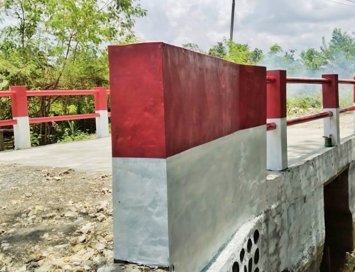 Gotong Royong Babinsa dan Warga Tuntaskan Finishing Jembatan Garuda Beton Kriko 2