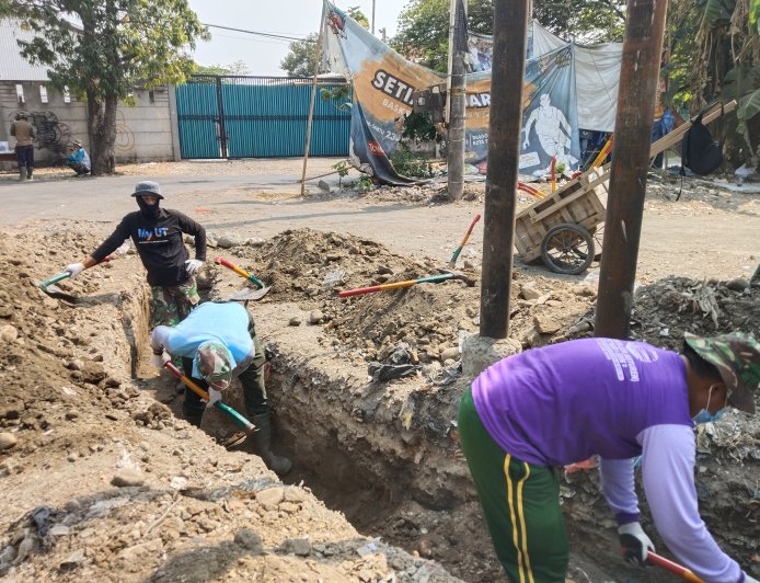 TMMD Sengkuyung Tahap IV Tahun 2026 Kodim 0712/Tegal Mulai Kerjakan Pemasangan Saluran U-Ditch di Kelurahan Kemandungan