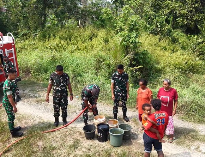 Melalui TALAS Yonif TP 814/JZA: Wujud Aksi Nyata Salurkan Air Bersih dan Jadi Solusi Kebutuhan Warga Kampung Ongan Jaya