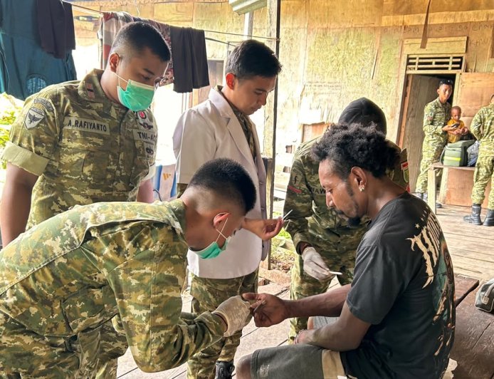 Program Si Cepat Yonif TP 860/NSK Hadirkan Pemeriksaan Kesehatan Gratis di Botawa