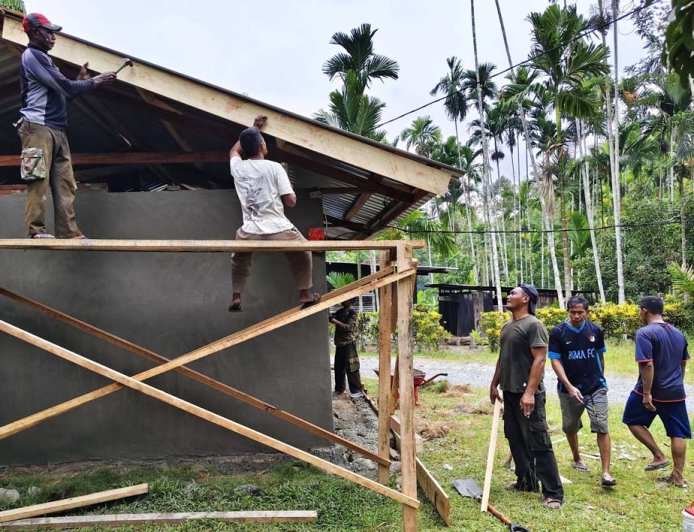 Satgas TMMD Kodim 1701/Jayapura Kebut Rehabilitasi Rumah Warga, Sopi-Sopi dan Rabat Beton Dikerjakan