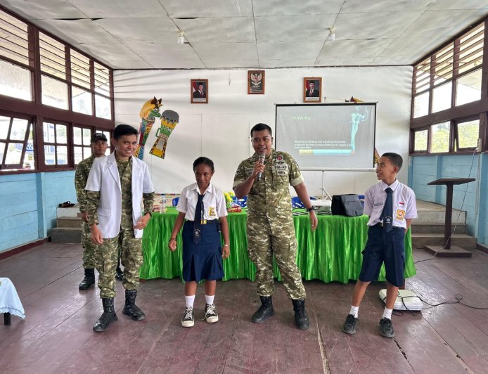 Lewat Program TEKAD, Yonif TP 860/NSK Ajak Pelajar Waropen Hindari Rokok dan Vape