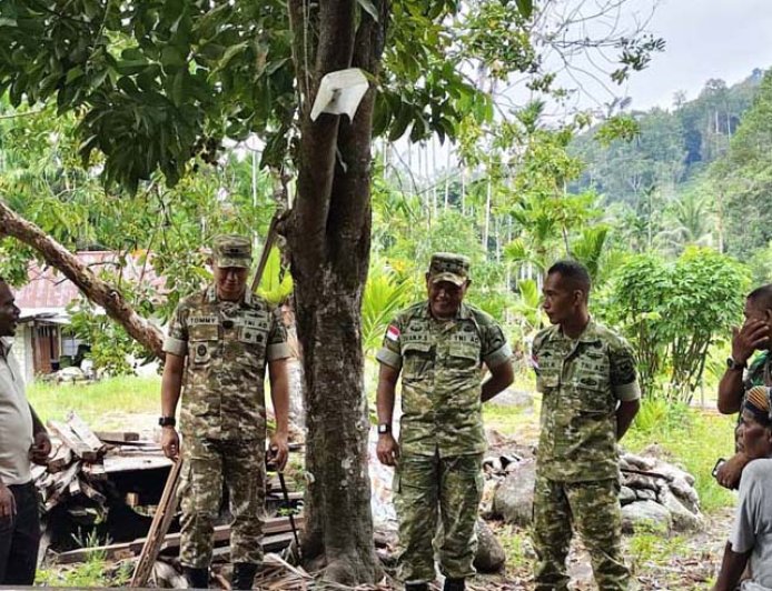 Feature: Sehari Dandim 1701/Jayapura di Tengah Warga TMMD Sabron Sari