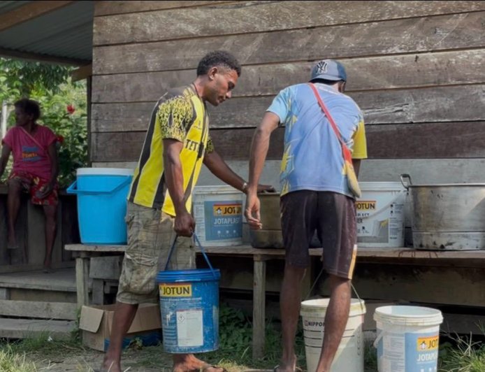 Yonif TP 809/NTM Salurkan Bantuan Air Bersih kepada Masyarakat Kampung Wapoania