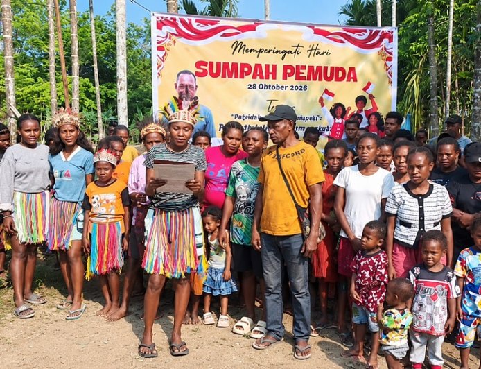 Peringati Hari Sumpah Pemuda, Kepala Suku Kampung Suskun dan Pemuda Arso Timur Gelar Ikrar Bersama dan bagi Sembako