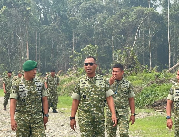 Kunjungan dan Pengarahan Pangdam XXIX/Mambruk di Yonif TP 820/DAAI