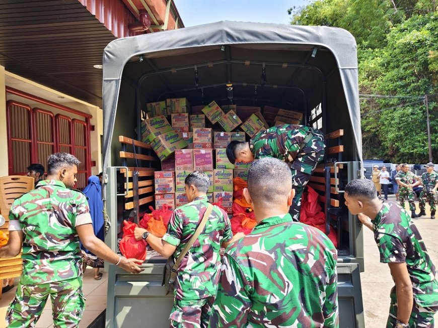 Ketua Persit KCK PD XVII/Cenderawasih Salurkan Bantuan Sembako