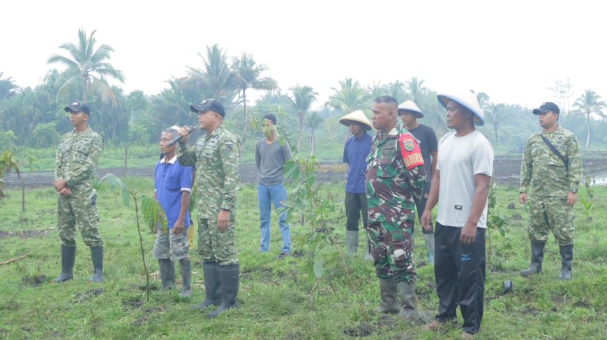 Tanam 150 Pohon Matoa, Yonif TP 860/NSK dan Warga Baino Jaya Sambut HUT ke-81 TNI
