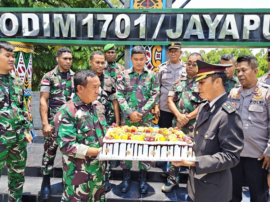 Soliditas TNI-Polri Makin Erat, Polresta Jayapura Kota Serbu Makodim Jayapura Rayakan HUT ke-81 TNI