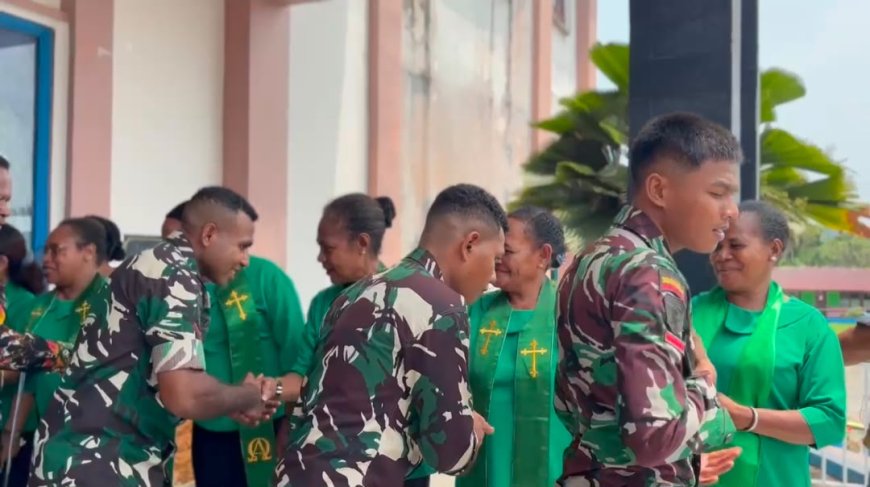LONCENG, Prajurit Yonif TP 860/NSK Ibadah Bersama Jemaat GKI Betania Waren