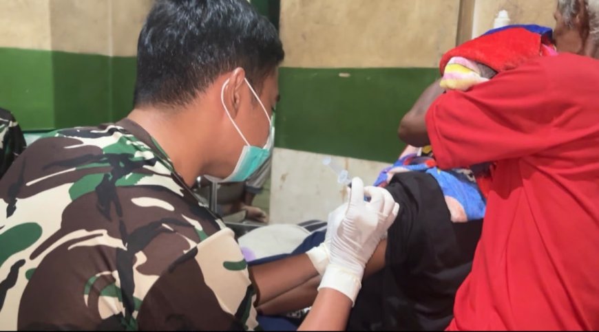 Si Cepat Yonif TP 860/NSK Datangi Rumah Warga untuk Berikan Layanan Kesehatan