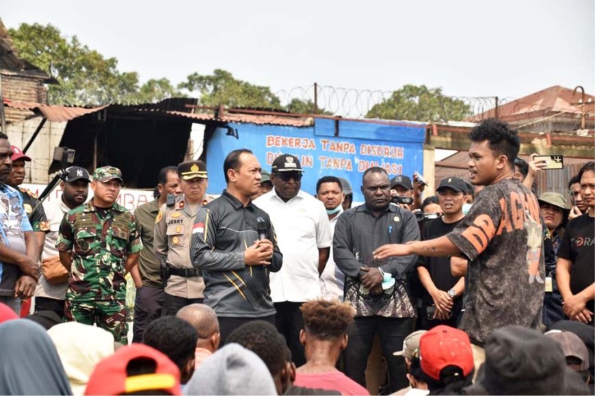 Sinergi TNI-Polri, Pemda dan Masyarakat Padamkan Kebakaran Lapas Merauke