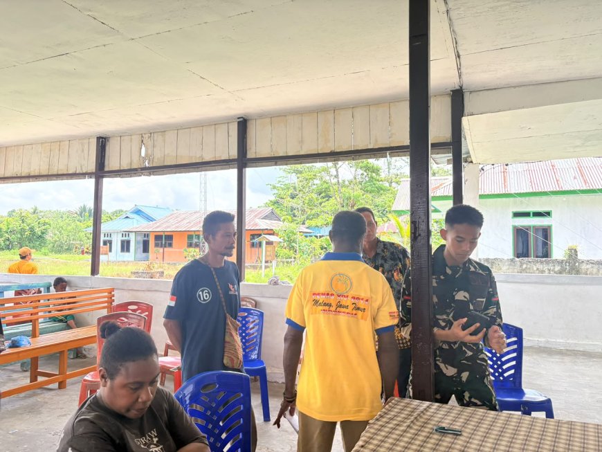 Yonif TP 860/NSK Dampingi Warga Waropen dalam Pendataan Bansos Digital