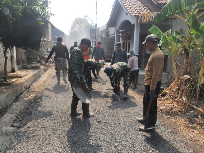 Dua Hari Setelah Dibuka, TMMD Sengkuyung Tahap IV Tahun 2026 Kodim 0712/Tegal Lanjutkan Penataan Jalan di Desa Kemantran