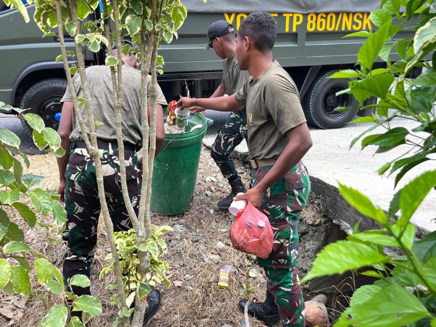 Dari Prajurit hingga Anak Jemaat, Gotong Royong Bersihkan Gereja di Waropen