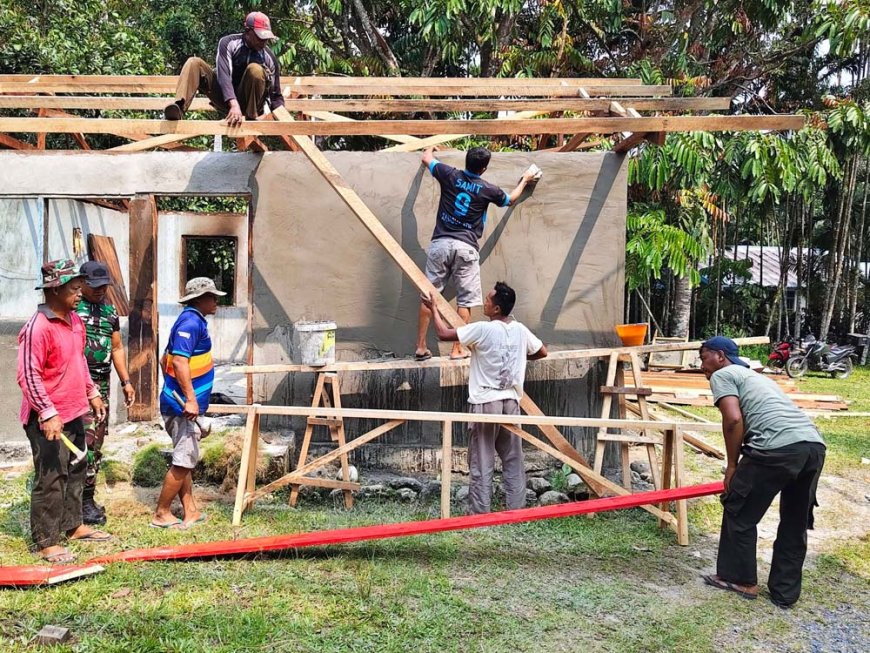 Gotong Royong dan Kepedulian Sosial Warnai TMMD ke-130 Kodim Jayapura di Kampung Sabron Sari