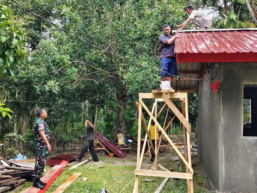 Mayor Inf Siswanto Tekankan Keselamatan Kerja dalam Rehabilitasi RTLH di Sentani Barat