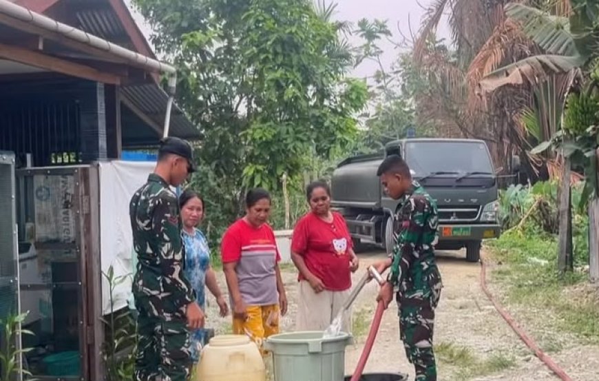 Yonif TP 820/DAAI Membagikan Air Bersih Kepada Masyarakat Nawaripi Kabupaten Mimika