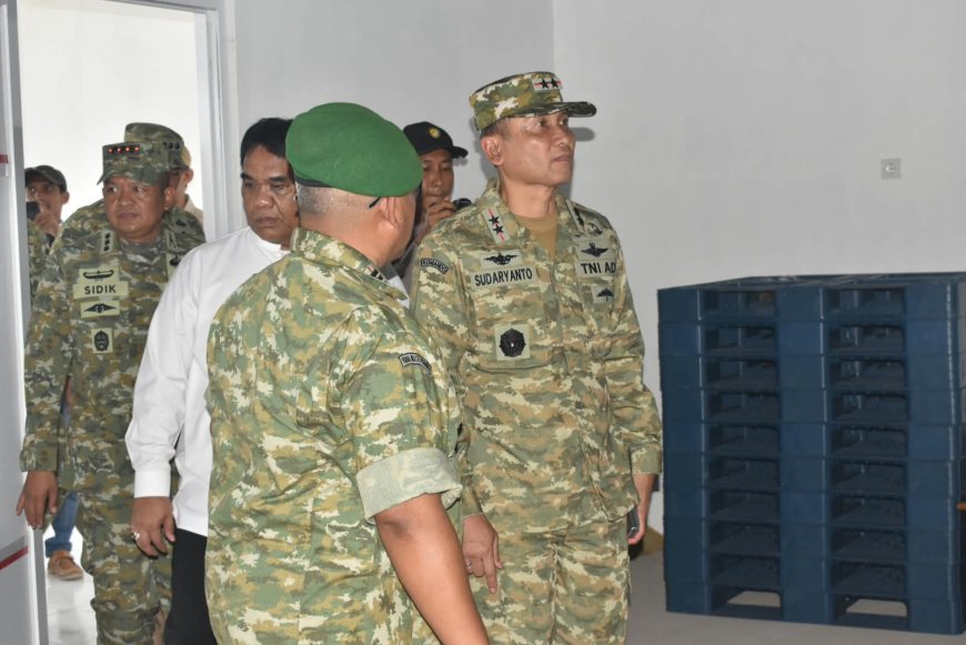 Pangdam IV/Diponegoro Tinjau KDKMP Kemantran dan Dukuhturi, Salurkan Bantuan Sembako kepada Masyarakat