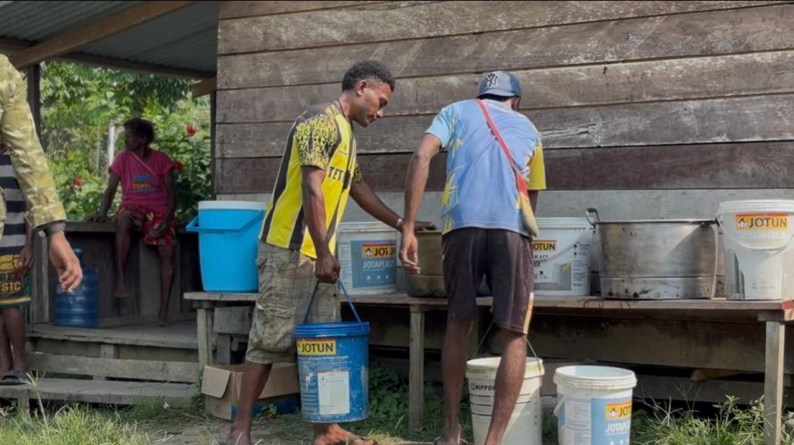 Yonif TP 809/NTM Salurkan Bantuan Air Bersih kepada Masyarakat Kampung Wapoania