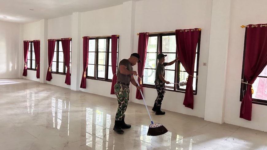 Babinsa Warbah dan Yonif TP 860/NSK Gelar Karya Bakti di Perpustakaan Waropen