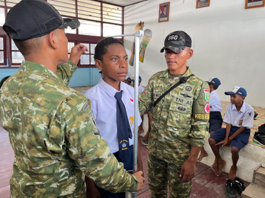 Yonif TP 860/NSK Gelar Pemeriksaan Kesehatan Gratis bagi Siswa SMP Negeri Waren