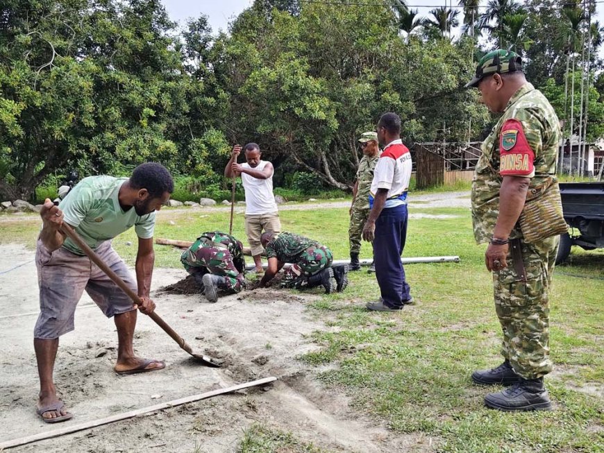 Dukung Aktivitas Positif Pemuda, Satgas TMMD Benahi Sarana Olahraga di Kampung Sabron Sari