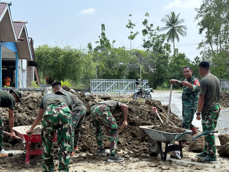 Percepat Pembangunan Masjid Thoriqul Huda, Yonif TP 860/NSK Gelar Karya Bakti