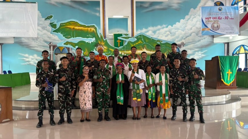 Program LONCENG, Prajurit Yonif TP 860/NSK Ibadah Bersama Jemaat di Waropen