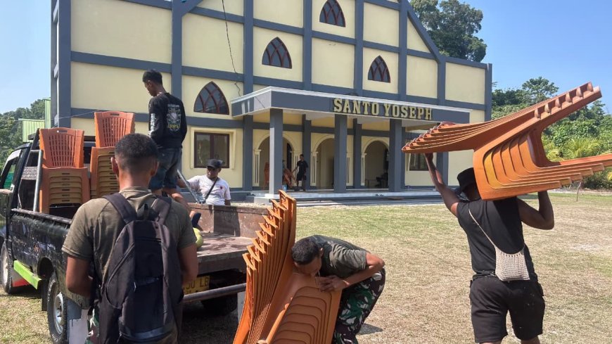 Yonif TP 860/NSK Bersihkan Gereja Santo Yoseph SP VI Lewat Program TAMPIL