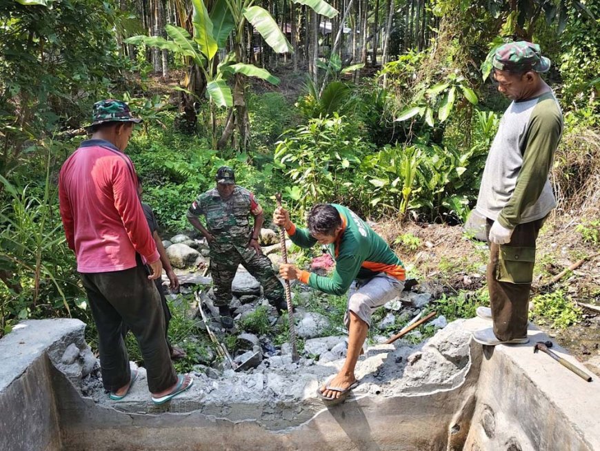 Pembongkaran Bak Air Bersih Jadi Tahap Awal Revitalisasi TMMD di Kampung Sabron Sari