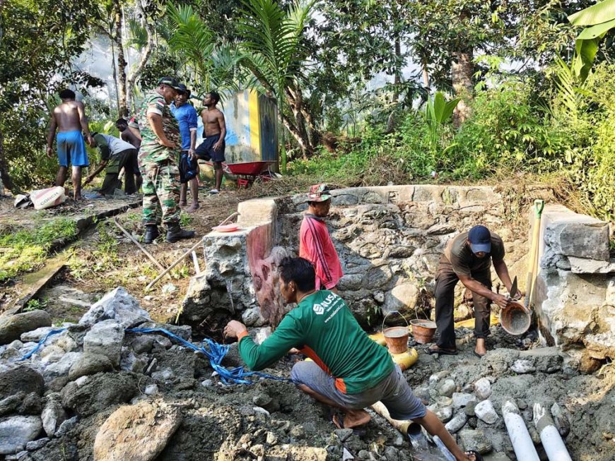 Pelda Hari Puji Pimpin Pengerjaan Awal Revitalisasi Bak Air Bersih di Sabron Sari