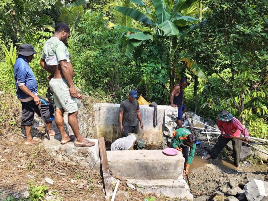 Gotong Royong TNI dan Warga Warnai Revitalisasi Bak Air Bersih di Sabron Sari