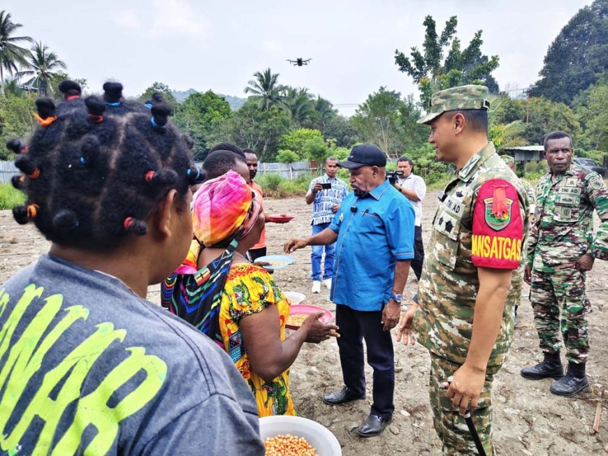 TMMD ke-130 Kodim Jayapura Bersama Pemkab Jayapura Tanam Jagung di Sabron Sari
