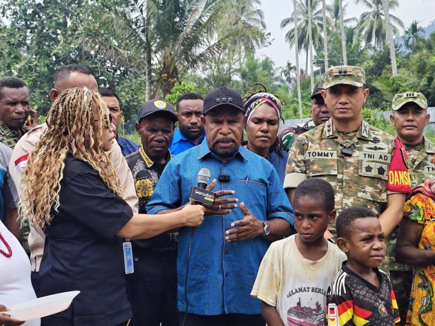 Sinergi TNI-Pemda untuk Swasembada Pangan: Tanam Bibit Jagung di Lahan Warga Sentani Barat